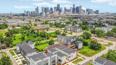 Photo of 2618 Dennis Street, Houston, TX 77004 (MLS # 83297247)