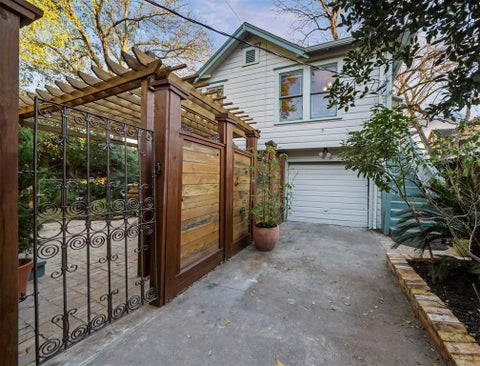Photo of 1909 Lubbock Street #2, Houston, TX 77007 (MLS # 87396019)