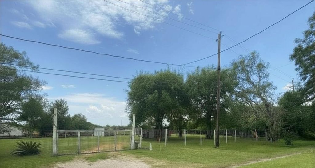 Photo of 8925 Spruce Street, Hitchcock, TX 77563 (MLS # 73018876)