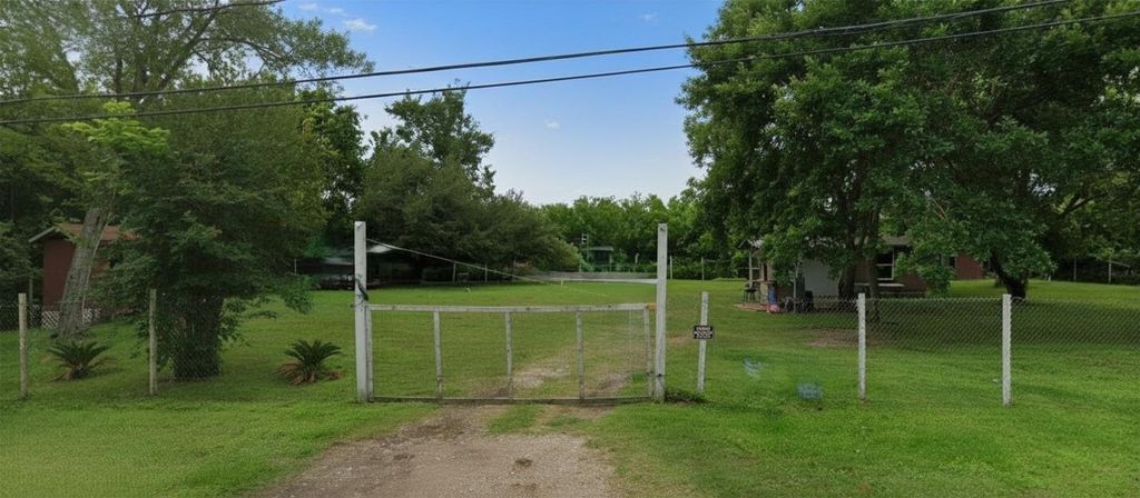 Photo of 8925 Spruce Street, Hitchcock, TX 77563 (MLS # 73018876)