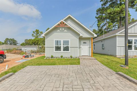 Photo of 16922 W Forrestal, Montgomery, TX 77316 (MLS # 30574163)