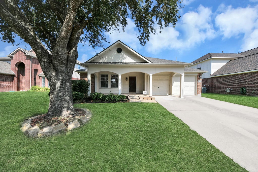 Photo of 14134 Silver Glade Lane, Sugar Land, TX 77498 (MLS # 65525290)
