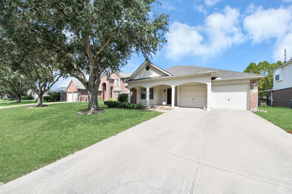 Photo of 14134 Silver Glade Lane, Sugar Land, TX 77498 (MLS # 65525290)