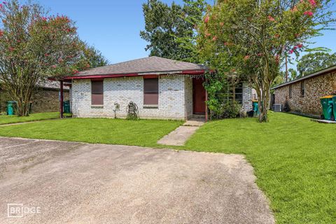 Photo of 1611 Hazelwood Street #A, Conroe, TX 77301 (MLS # 55417325)