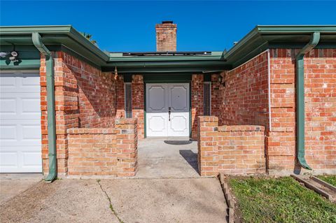 Photo of 13727 Oleoke Lane, Houston, TX 77015 (MLS # 1061078)