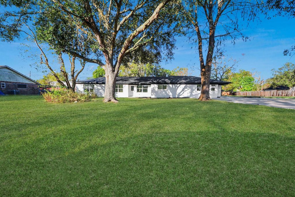 Photo of 1138 Nancy Street, Pearland, TX 77581 (MLS # 82462892)