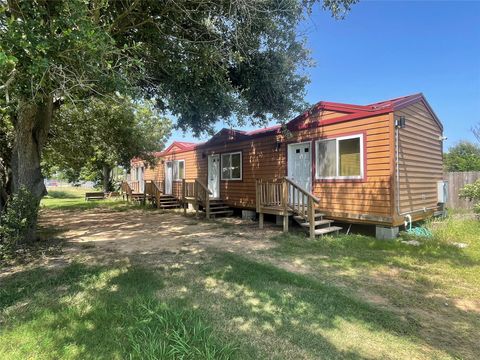 Multifamily For Sale - 1104 Rorem Avenue<br/> Palacios, TX 77465