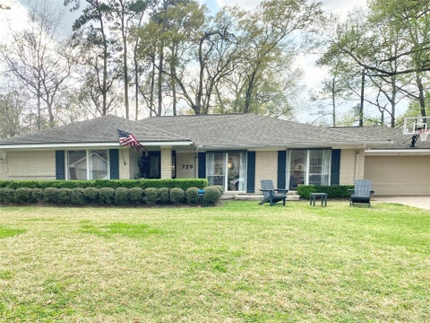 Photo of 729 Camelot Ln, Hunters Creek Village, TX 77024 (MLS # 95701744)