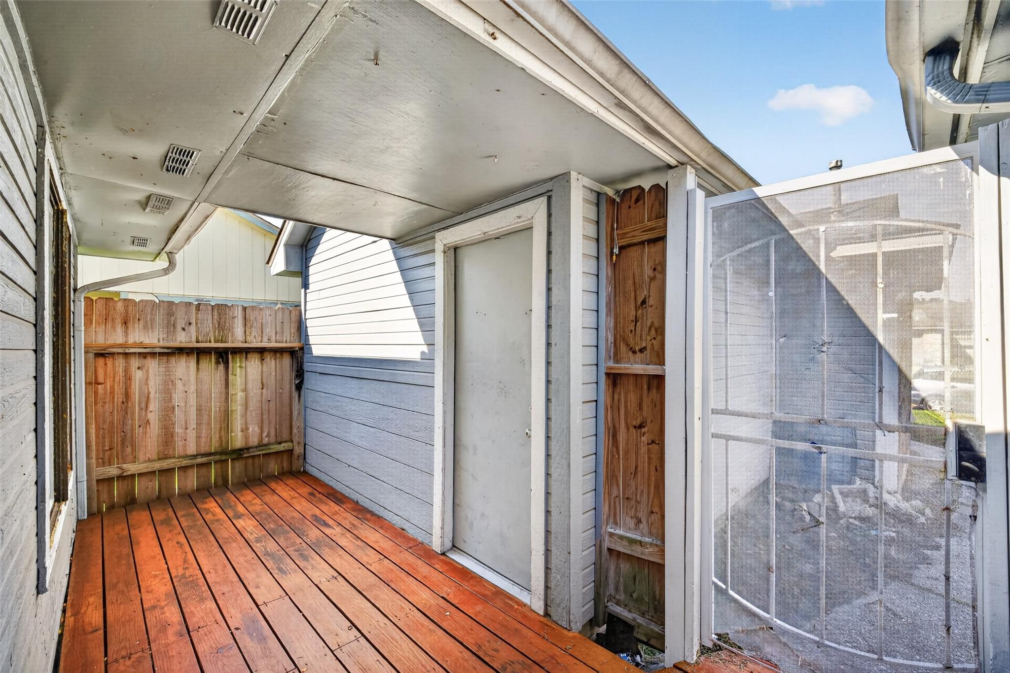 1126 Holbech Lane
