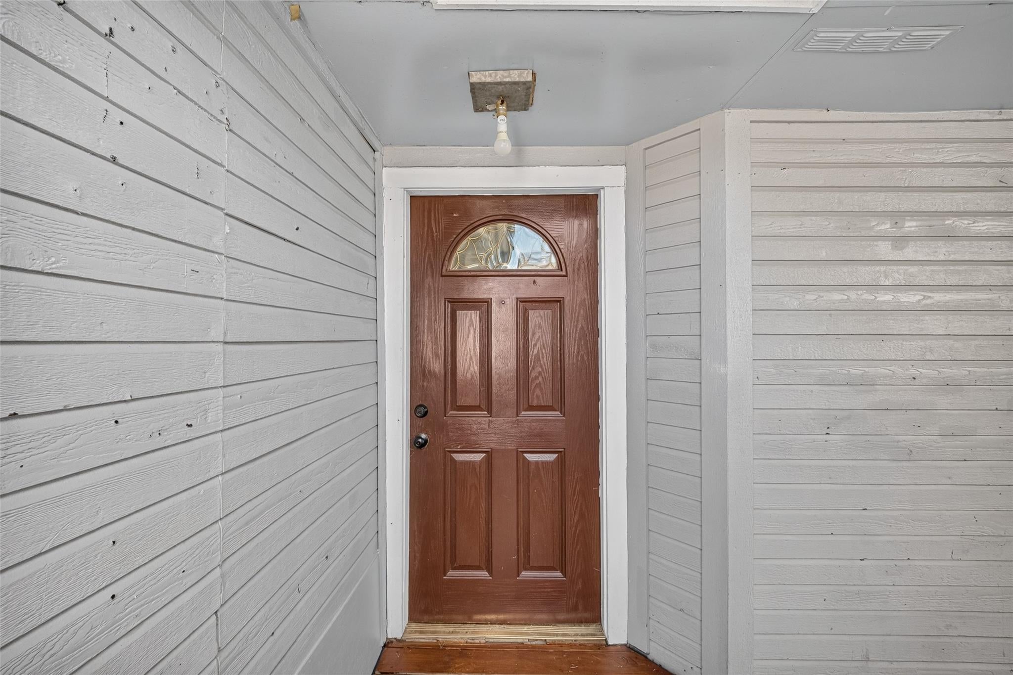 1126 Holbech Lane