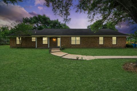 Photo of 8407 Kirchner Road, Manvel, TX 77578 (MLS # 76971942)