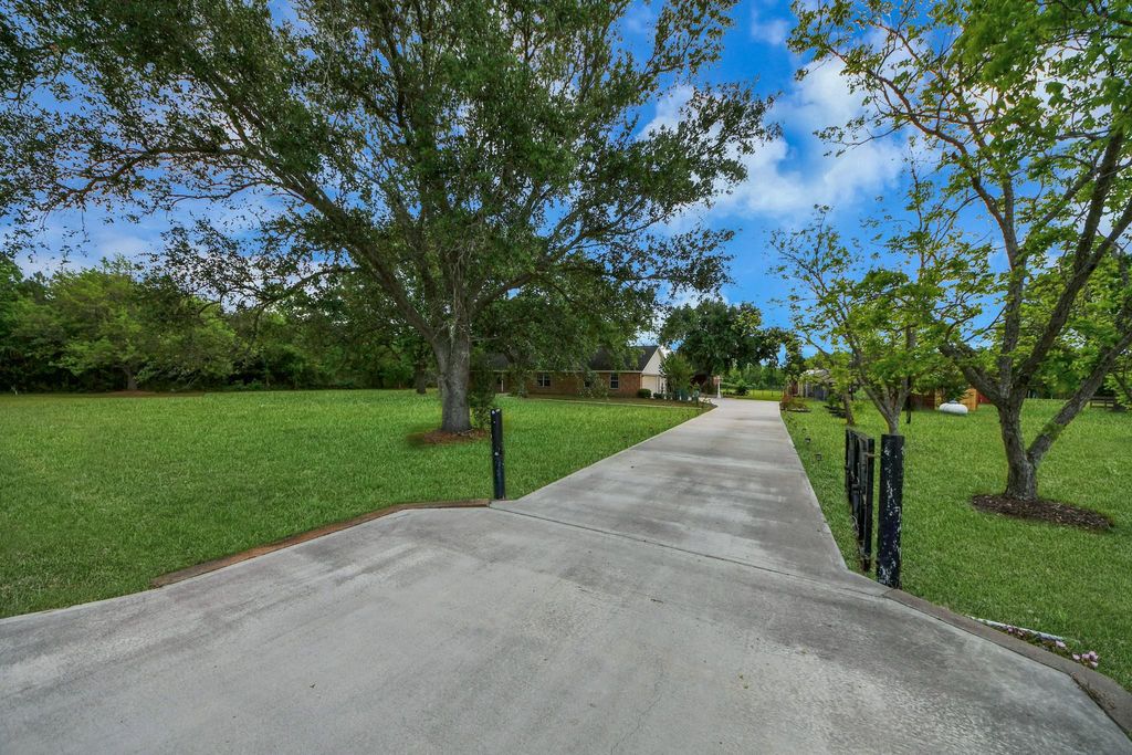 Photo of 8407 Kirchner Road, Manvel, TX 77578 (MLS # 76971942)