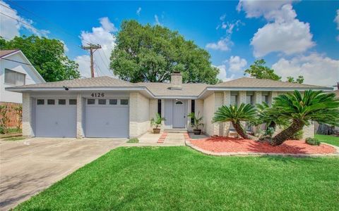 Photo of 4126 Worrell Drive, Houston, TX 77045 (MLS # 12038616)