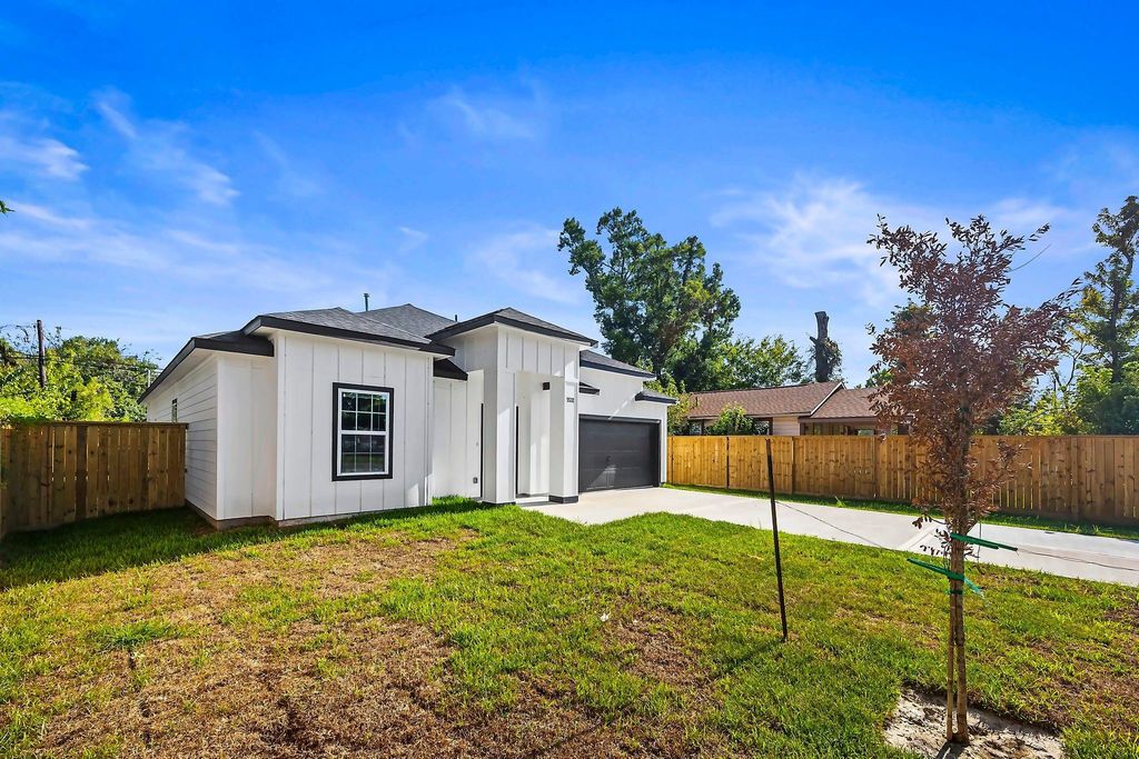 Photo of 5526 Hartwick Road, Houston, TX 77016 (MLS # 88455088)