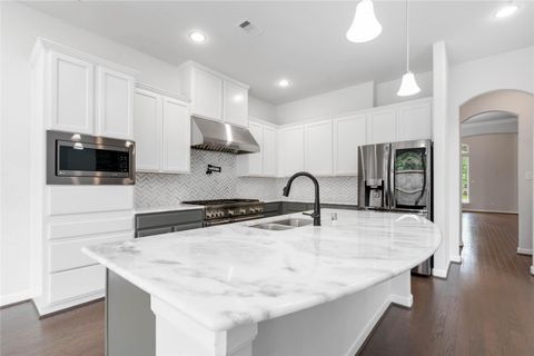 Photo of 1303 Gardenia Drive Dr, Houston, TX 77018 (MLS # 95675475)