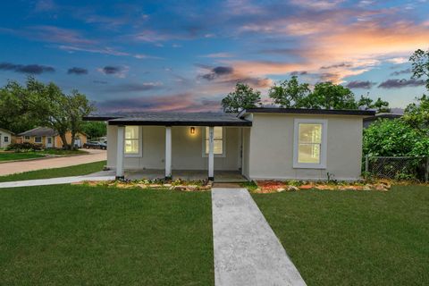 Photo of 501 Schilling Street, Baytown, TX 77520 (MLS # 60965259)