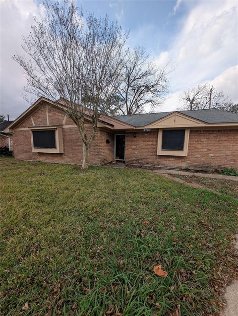 Photo of 8703 Collingsdale Road, La Porte, TX 77571 (MLS # 82365142)