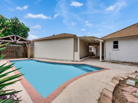 Photo of 10519 Kirkwren Drive, Houston, TX 77089 (MLS # 33780985)