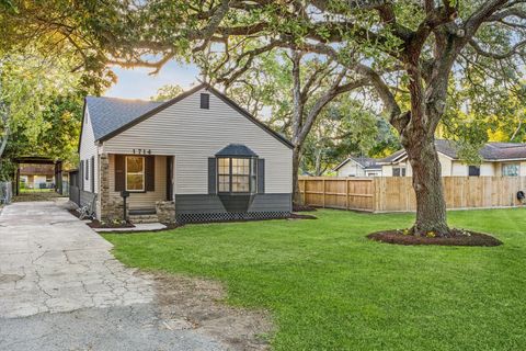 Photo of 1714 Hawthorne Street, La Marque, TX 77568 (MLS # 59137171)