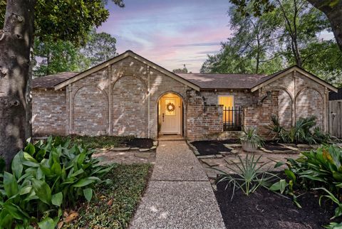 Photo of 5826 Pine Arbor Drive, Houston, TX 77066 (MLS # 88747932)