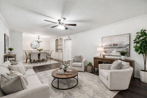 Photo of 353 N Post Oak Lane #627, Houston, TX 77024 (MLS # 44442284)