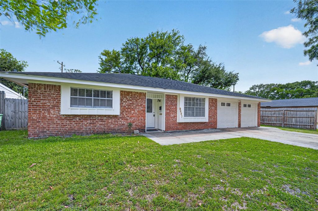 Photo of 9667 Meadowvale Drive, Houston, TX 77063 (MLS # 35472817)