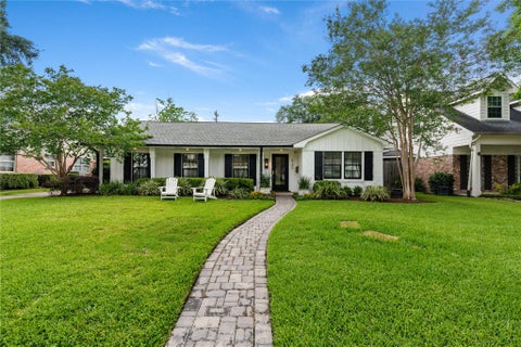 Photo of 6206 Overbrook Lane, Houston, TX 77057 (MLS # 38867021)