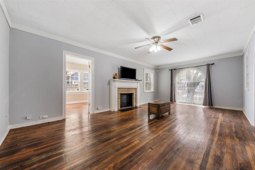 Photo of 318 12th Avenue N, Texas City, TX 77590 (MLS # 13083917)