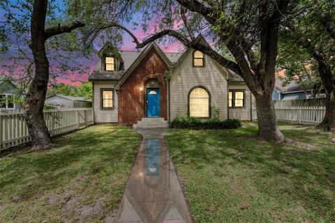 Photo of 318 12th Avenue N, Texas City, TX 77590 (MLS # 13083917)