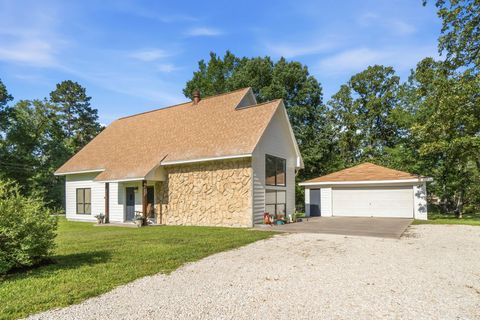 Photo of 109 Pine Needle Street, Onalaska, TX 77360 (MLS # 13671386)