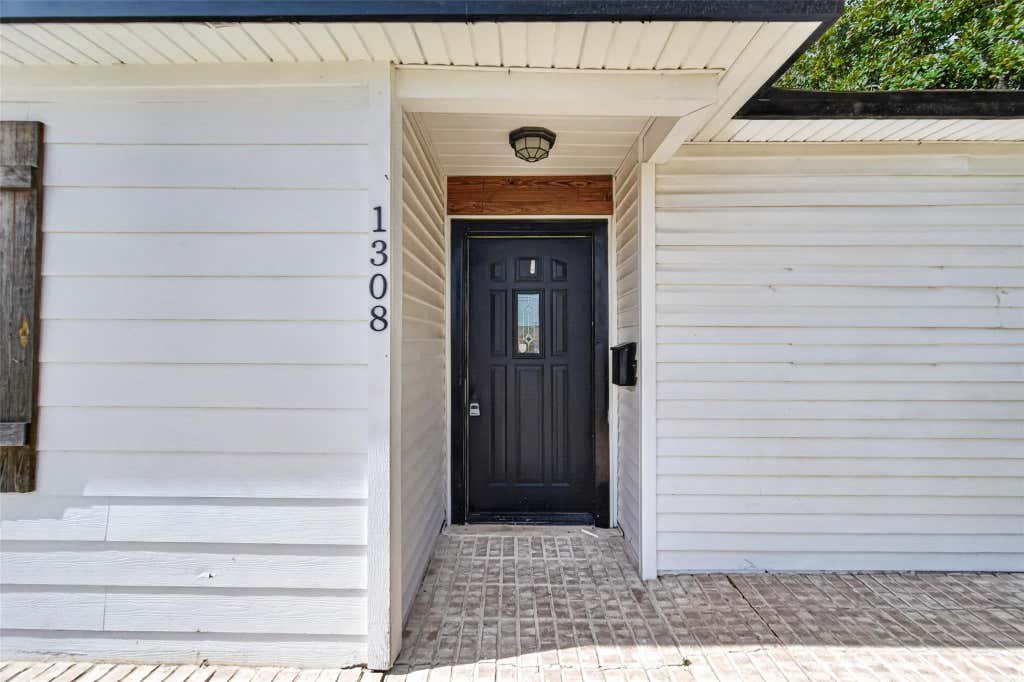 Photo of 1308 W Dumble Street, Alvin, TX 77511 (MLS # 91299796)