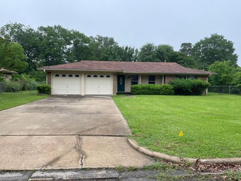 Homes For Sale - 114 Briar Lane<br/> Houston County, Crockett, TX 75835