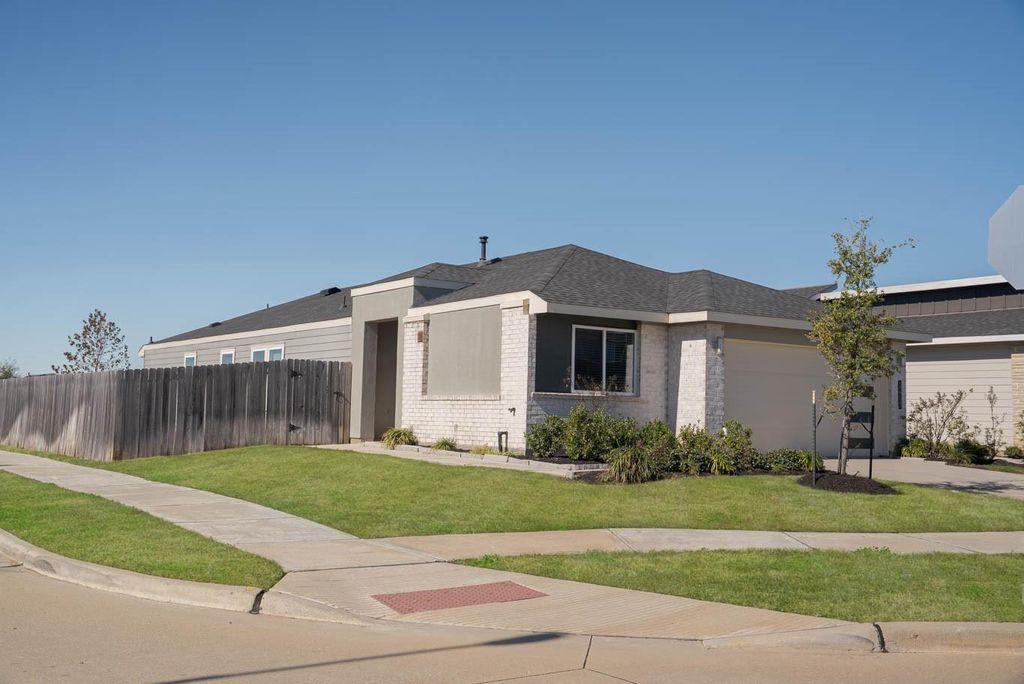 Photo of 12732 Basinghall Lane, Houston, TX 77047 (MLS # 10943151)