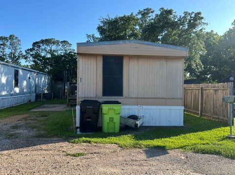 Mobile Home For Rent - 1511 # 1 Jones Street #1<br/> Rosenberg, TX 77471