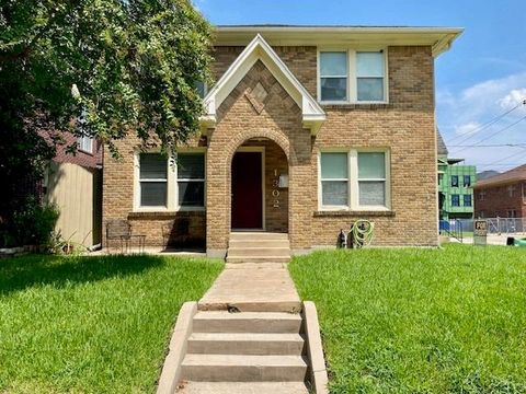 Photo of 1302 W Pierce Street, Houston, TX 77019 (MLS # 29282839)