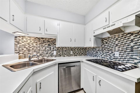 Tiny photo for 7714 Renwick Drive #23, Houston, TX 77081 (MLS # 24928631)