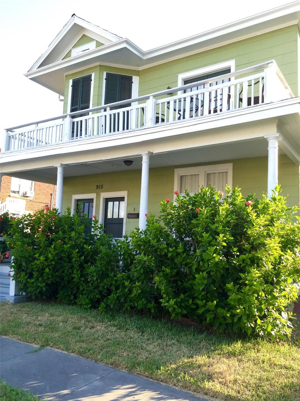 Photo of 915 11th Street, Galveston, TX 77550 (MLS # 75078468)