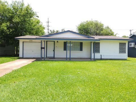 Photo of 28 14th Street N, Texas City, TX 77590 (MLS # 82095962)