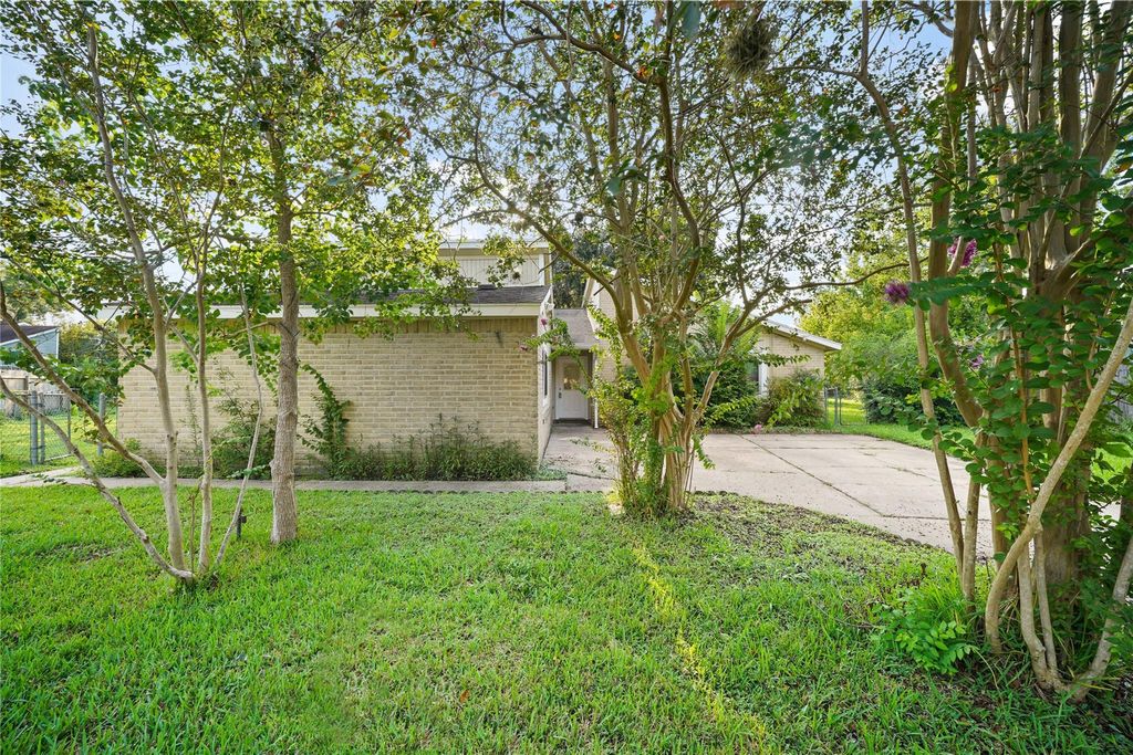 Photo of 1606 Stone Lake Drive, Missouri City, TX 77489 (MLS # 51011054)