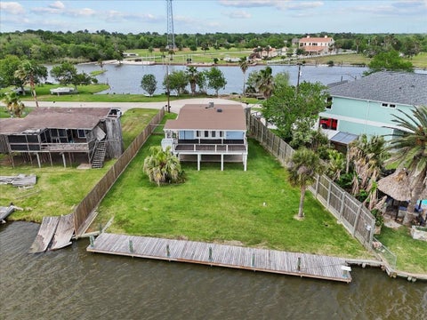Homes For Sale - 5030 Scenic Drive<br/> Dickinson, TX 77539