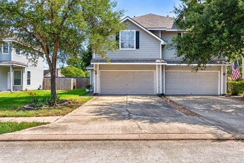 Townhouse For Sale - 414 Folk Crest Lane<br/> Dickinson, TX 77539
