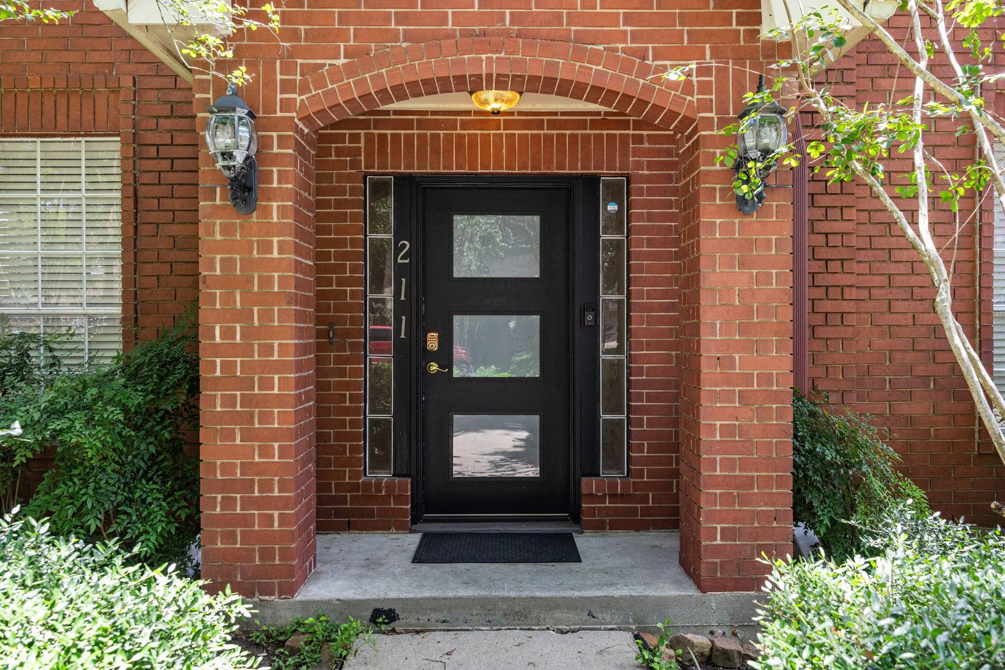 211 Aberdeen Street