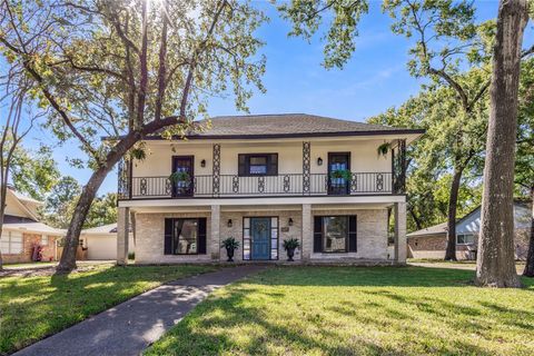 Photo of 2016 Pine River Drive, Houston, TX 77339 (MLS # 73002522)