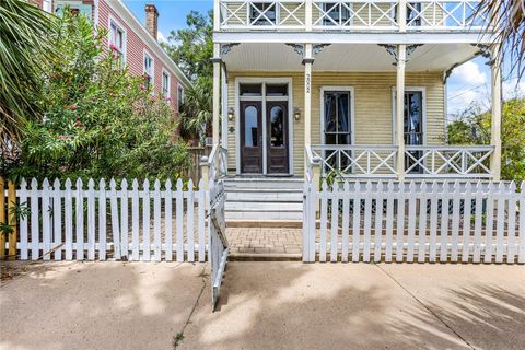 Photo of 2002 Ave K, Galveston, TX 77550 (MLS # 51995280)