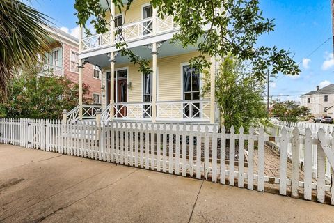 Photo of 2002 Ave K, Galveston, TX 77550 (MLS # 51995280)