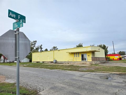 Photo of 1616 Avenue F, Bay City, TX 77414 (MLS # 57941766)