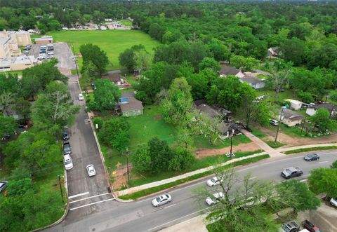 406 E Phillips Street Conroe TX 77301