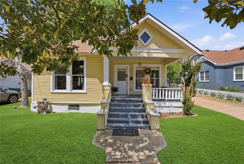 Photo of 805 E Academy Street, Brenham, TX 77833 (MLS # 17870257)