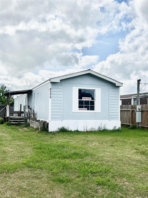 Photo of 2525 Oyster Creek Bend, Oyster Creek, TX 77541 (MLS # 60991386)