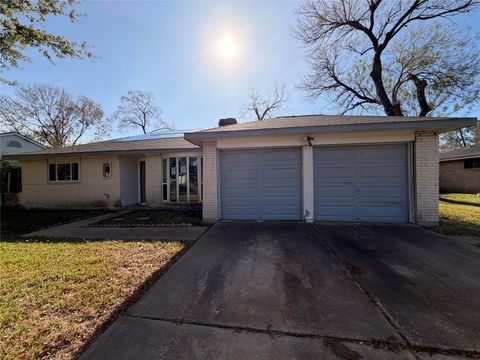Homes For Sale - 11807 Sharpview Drive<br/> Houston, TX 77072